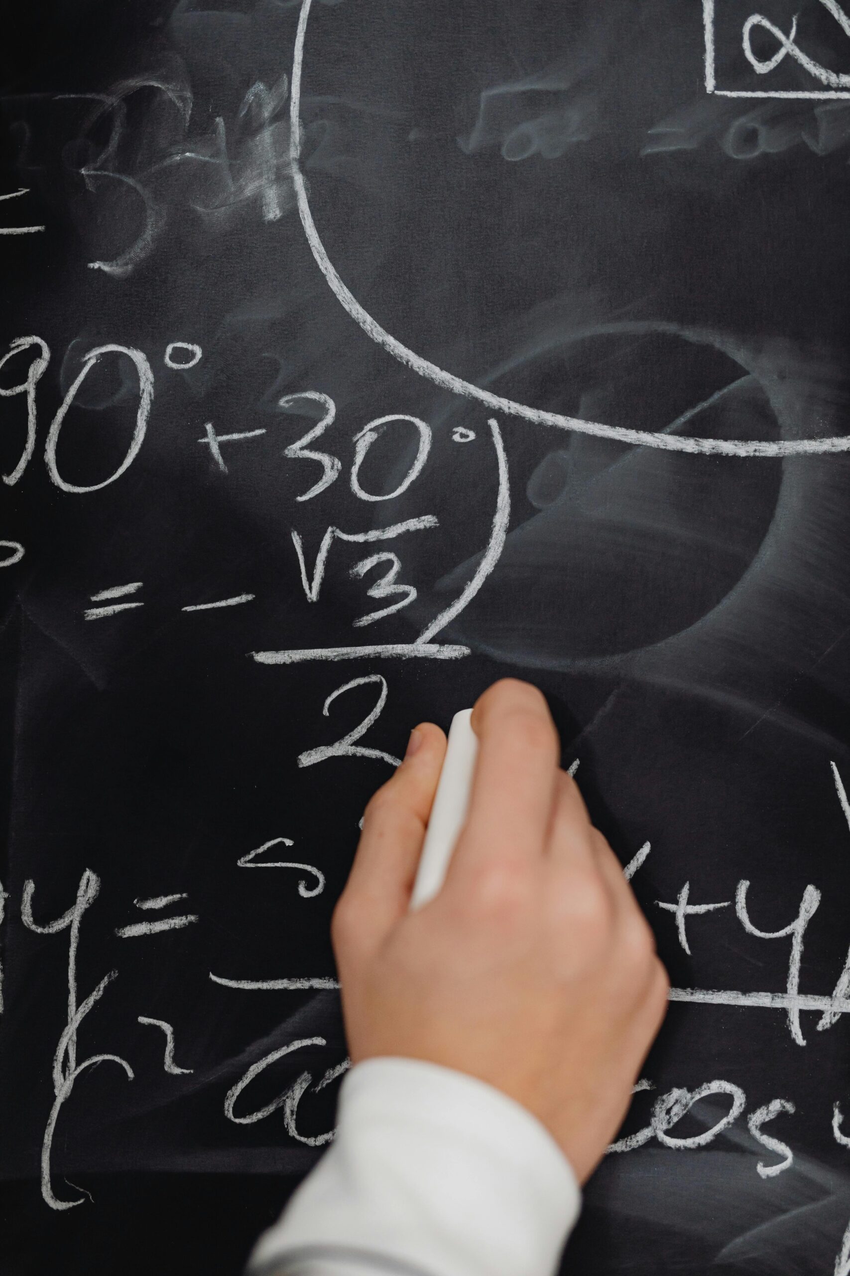 Read more about the article Matura rozszerzona z matematyki – dla kogo jest i jak się do niej przygotować?